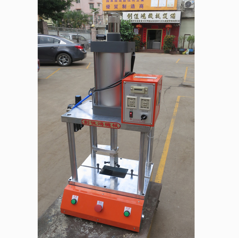  四柱（zhù）氣動衝床CH102係列