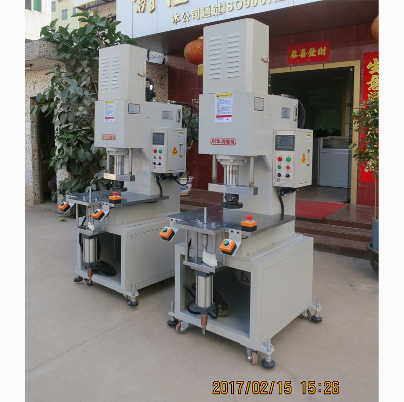 C型數（shù）控（kòng）液壓（yā）機