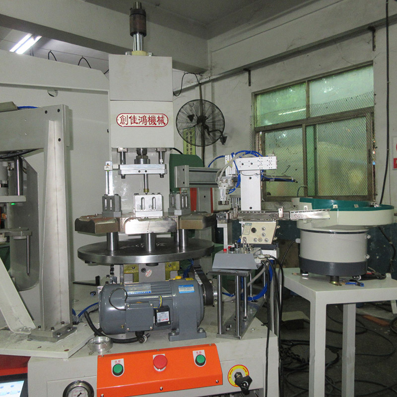 全（quán）自動四柱衝壓機